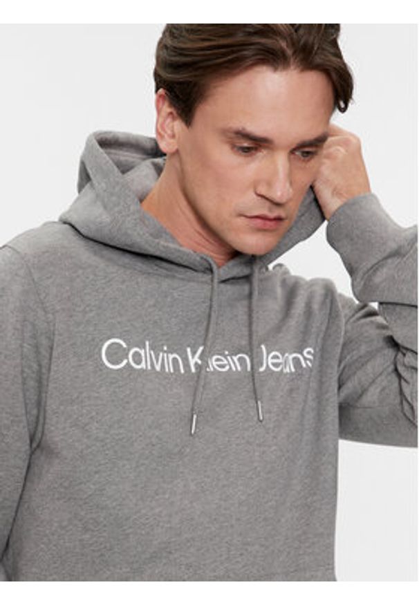 Calvin Klein Jeans Bluza J30J322551 Szary Regular Fit. Kolor: szary. Materiał: bawełna