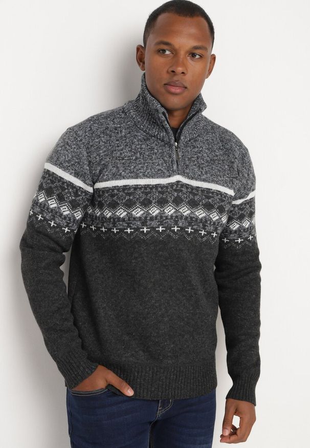 Born2be - Ciemnoszary Rozpinany Golf z Wełną i Polarem Ozdobiony Paskami i Ściągaczami Nerelitta. Okazja: na co dzień. Typ kołnierza: golf. Kolekcja: plus size. Kolor: szary. Materiał: polar, wełna. Wzór: aplikacja. Styl: sportowy, wizytowy, elegancki, casual