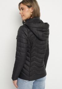Born2be - Czarna Pikowana Kurtka z Kapturem z Możliwością Odpięcia Natisme. Okazja: na co dzień. Typ kołnierza: kaptur. Kolor: czarny. Materiał: jeans. Styl: casual, elegancki #5