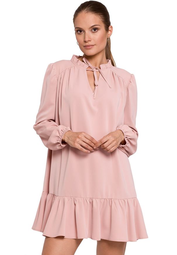 Makover - Mini sukienka oversize z falbanką na dole. Materiał: tkanina, elastan. Długość rękawa: długi rękaw. Typ sukienki: oversize. Długość: mini