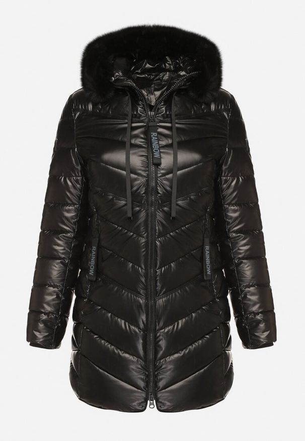 Born2be - Czarna Pikowana Kurtka z Kapturem z Futerkiem Zorria. Typ kołnierza: kaptur. Kolekcja: plus size. Kolor: czarny. Materiał: futro. Wzór: aplikacja