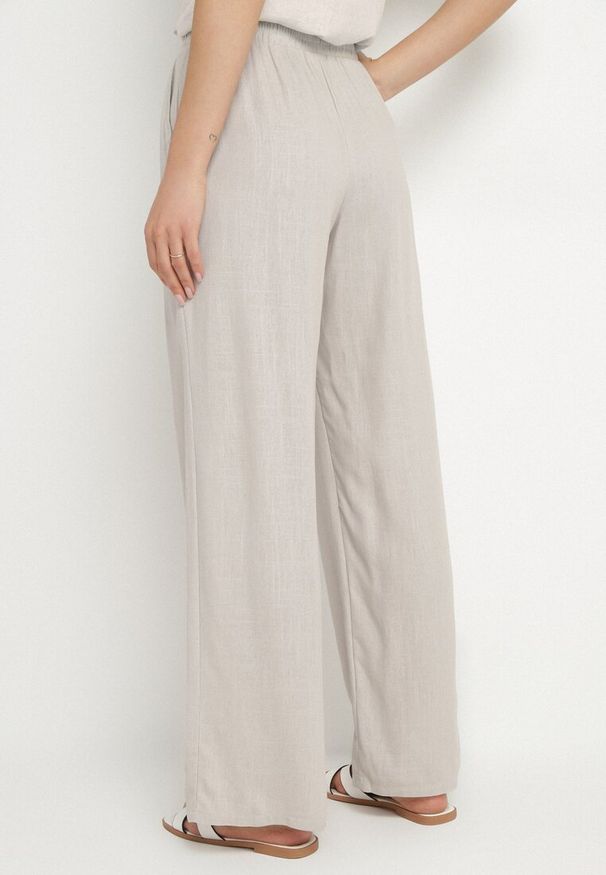 Born2be - Jasnoszare Szerokie Spodnie z Lnem z Gumką w Talii i Kieszeniami Filisela. Okazja: na co dzień, do pracy. Kolor: szary. Materiał: len. Styl: casual, elegancki