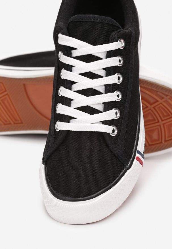Renee - Czarne Trampki przed Kostkę Sznurowane Islatia. Okazja: na spacer, na co dzień. Wysokość cholewki: przed kostkę. Kolor: czarny. Materiał: jeans. Wzór: aplikacja. Sezon: lato. Styl: elegancki, casual