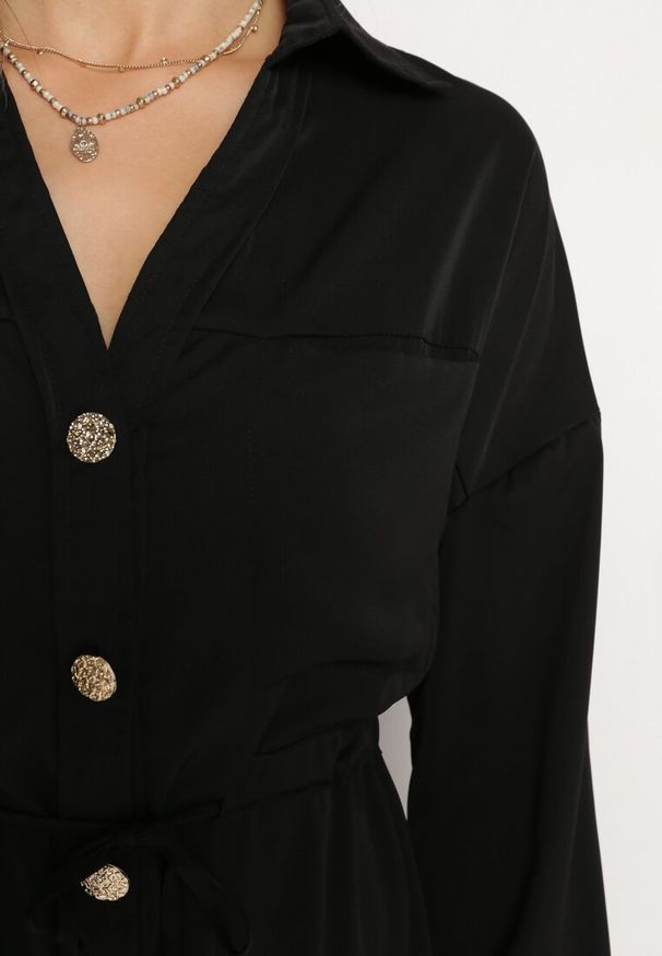 Born2be - Czarna Sukienka Koszulowa ze Sznurkiem w Pasie i Guzikami Atlanes. Kolor: czarny. Materiał: skóra. Długość rękawa: długi rękaw. Typ sukienki: koszulowe