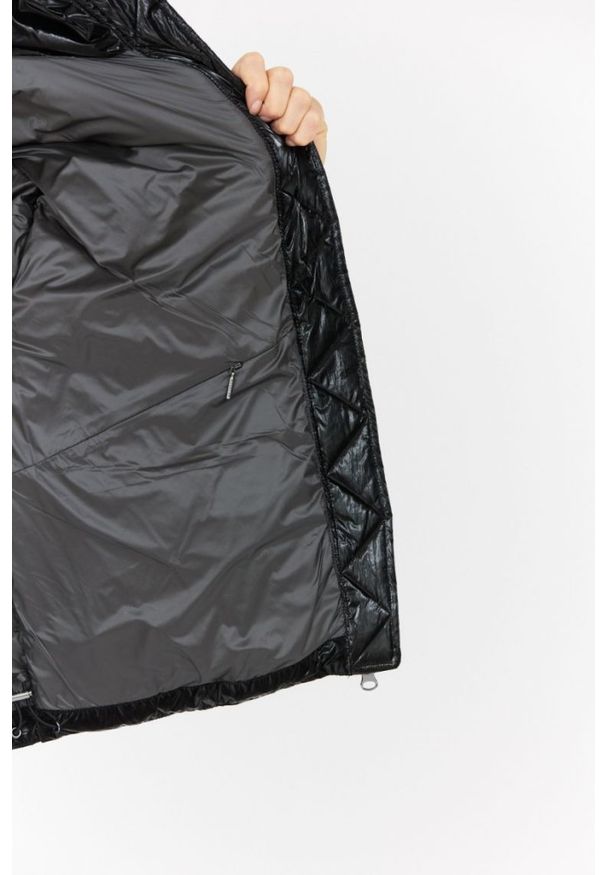 Hetrego - HETREGO Czarna błyszcząca kurtka damska z kapturem Muriel, Rozmiar 42 EU - 46 IT. Typ kołnierza: kaptur. Kolor: czarny