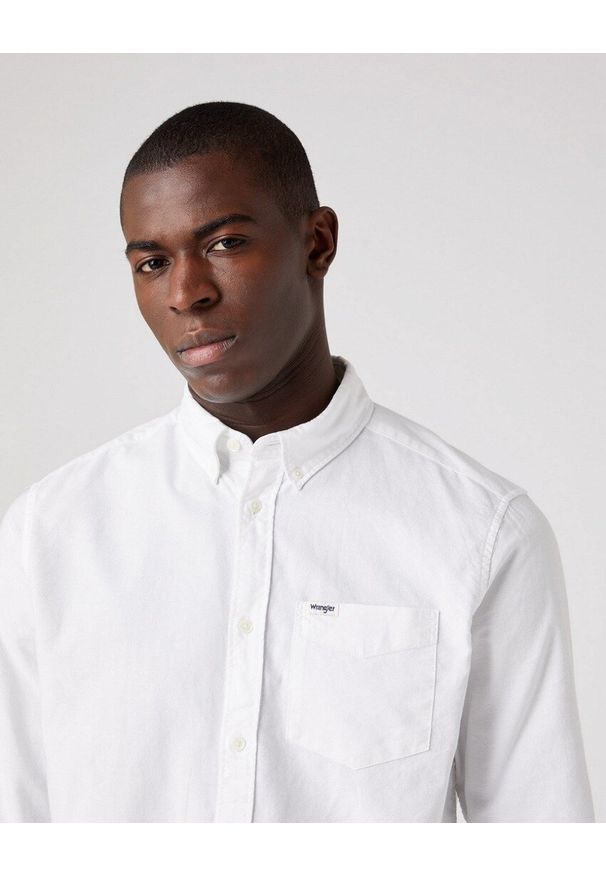 Wrangler - WRANGLER LS 1 PKT BUTTON DOWN SHIRT MĘSKA KOSZULA MATERIAŁOWA WHITE W5B1BM989 112323745. Typ kołnierza: button down. Materiał: materiał