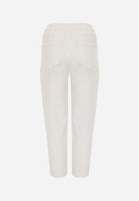 Born2be - Białe Jeansy z Bawełny o Kroju Mom Fit z Wysokim Stanem i Wiązaniem Drenlenne. Okazja: do pracy, na co dzień. Stan: podwyższony. Kolor: biały. Wzór: aplikacja. Styl: casual #2