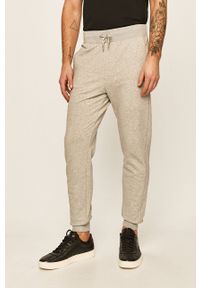 Guess Jeans - Spodnie. Kolor: szary. Materiał: bawełna, jeans, dzianina, elastan. Wzór: gładki #1