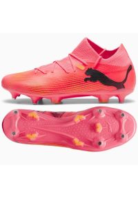 Buty piłkarskie Puma Future 7 Match MxSG M 107714-03 różowe. Kolor: różowy. Materiał: dzianina, syntetyk. Szerokość cholewki: normalna. Sport: piłka nożna