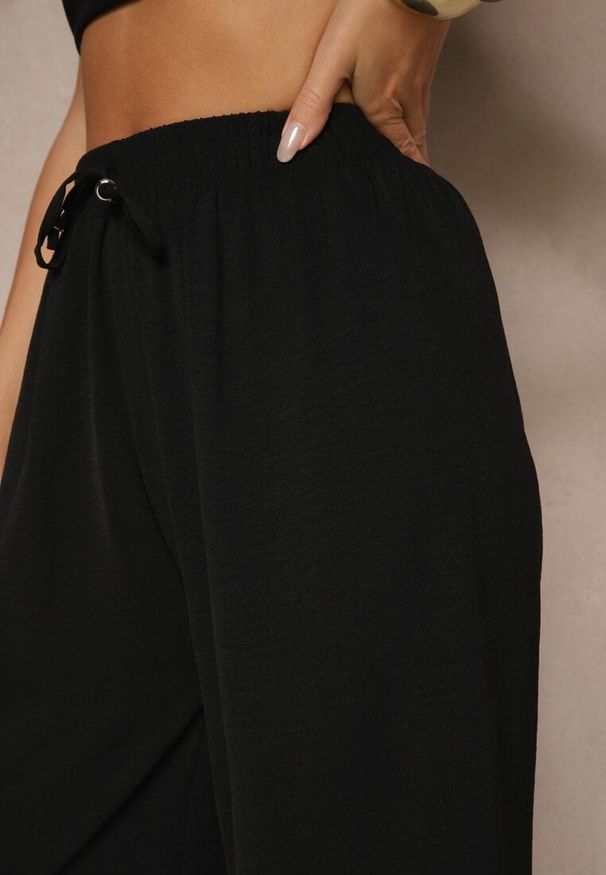 Renee - Czarne Spodnie Kuloty z Bawełną High Waist Azetia. Okazja: na co dzień. Stan: podwyższony. Kolor: czarny. Materiał: bawełna. Sezon: wiosna, lato. Styl: casual, elegancki, sportowy