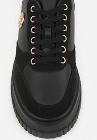 Renee - Czarne Sneakersy Vices na Platformie z Tłoczeniem Ozdobione Metaliczną Aplikacją Eriri. Kolor: czarny. Materiał: jeans. Szerokość cholewki: normalna. Wzór: aplikacja. Obcas: na platformie #3