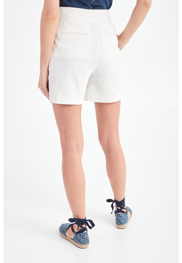 Pinko - SPODENKI LOQUACE PINKO. Stan: podwyższony. Długość: krótkie. Sezon: lato. Styl: klasyczny, rockowy