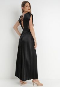 Born2be - Czarna Sukienka Aedice. Typ kołnierza: dekolt w kształcie V. Kolor: czarny. Długość rękawa: na ramiączkach. Typ sukienki: rozkloszowane. Styl: elegancki. Długość: maxi #4