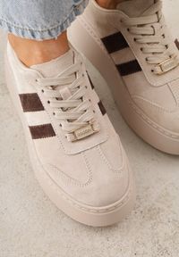Renee - Beżowe Sneakersy na Platformie ze Skóry Naturalnej Ozdobione Paskami Sovimi. Okazja: na co dzień. Zapięcie: pasek. Kolor: beżowy. Materiał: skóra. Wzór: aplikacja. Obcas: na platformie #7