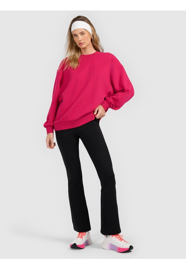 4f - 4F Bluza dresowa nierozpinana bez kaptura damska - różowa XS. Okazja: na co dzień, na spacer. Typ kołnierza: bez kaptura. Kolor: różowy. Materiał: dresówka. Styl: casual, sportowy. Sport: fitness, turystyka piesza