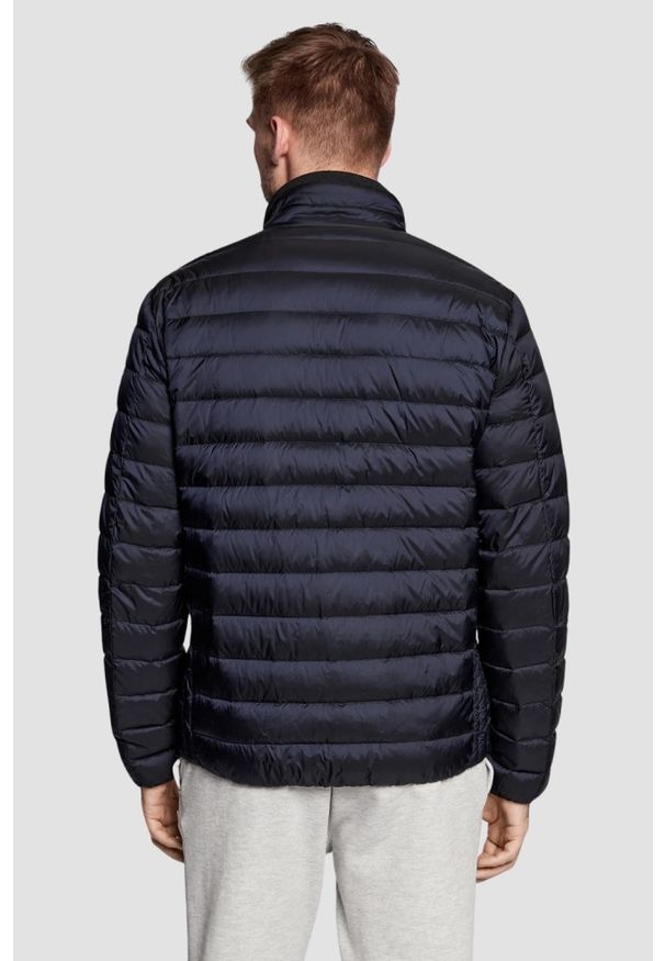 Guess - GUESS Granatowa kurtka męska Light Packable Realdown JKT. Kolor: niebieski. Materiał: poliamid, puch. Styl: elegancki