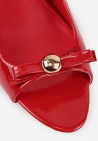 Renee - Czerwone Klapki Lakierowane na Szpilce VICES z Kokardą Daemnila. Okazja: na imprezę. Kolor: czerwony. Materiał: lakier. Sezon: lato. Obcas: na szpilce. Styl: elegancki #5