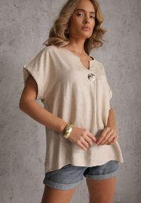 Renee - Beżowa Bluzka z Lnem i Wiskozą o Nietoperzowym Kroju z Krótkim Rękawem Herira. Okazja: na co dzień. Typ kołnierza: dekolt w serek. Kolor: beżowy. Długość: krótkie. Wzór: aplikacja. Materiał: wiskoza, len. Długość rękawa: krótki rękaw. Sezon: lato. Styl: elegancki, casual #6