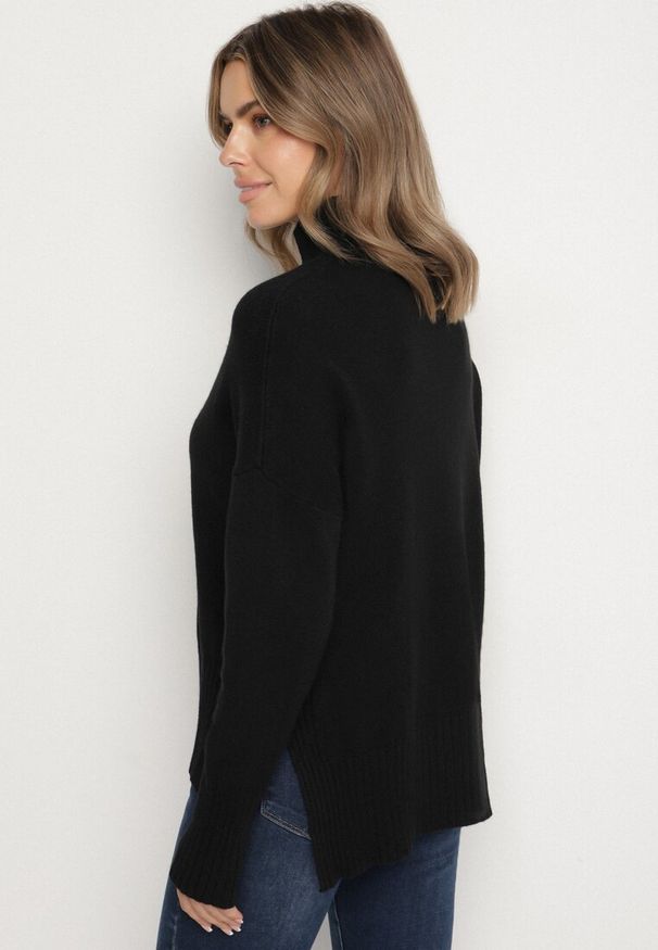 Born2be - Czarny Gładki Golf w Klasycznym Stylu Ralenatia. Okazja: na co dzień. Typ kołnierza: golf. Kolor: czarny. Materiał: skóra, jeans. Długość rękawa: długi rękaw. Długość: długie. Wzór: gładki. Styl: klasyczny