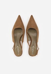 Renee - Zielone Sandały Slingback na Szpilce Kaczuszce Vetilia. Okazja: na co dzień. Zapięcie: sprzączka. Kolor: zielony. Materiał: jeans. Sezon: wiosna. Obcas: na szpilce. Styl: casual, elegancki, klasyczny #2