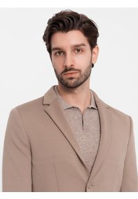 Ombre Clothing - Męska marynarka z naszywanymi kieszeniami - ciemnobeżowa V3 - Rozmiar: S. Kolor: beżowy. Materiał: wiskoza, elastan, poliester, materiał. Styl: elegancki #4