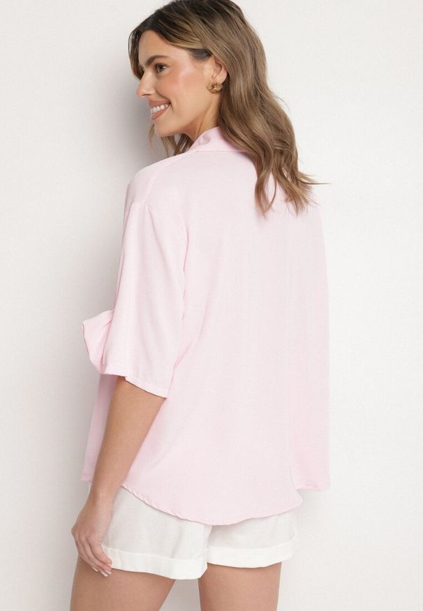 Born2be - Różowa Koszula z Aplikacjami Kwiatów 3D Tenemara. Okazja: na co dzień. Typ kołnierza: kołnierzyk klasyczny. Kolor: różowy. Materiał: jeans. Długość rękawa: długi rękaw. Długość: długie. Wzór: aplikacja, kwiaty. Styl: klasyczny, casual