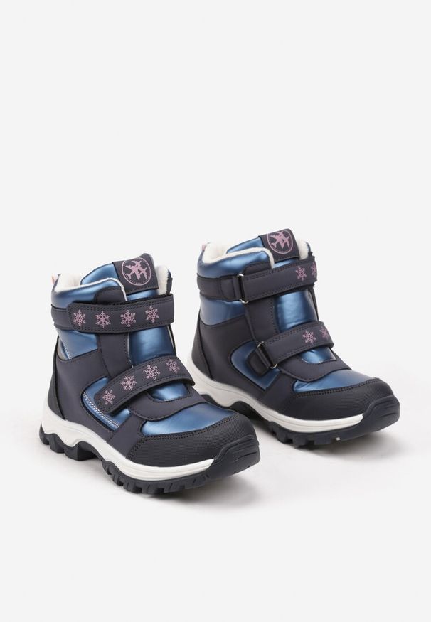 Born2be - Granatowe Botki Zapinana na Rzep Lekko Ocieplane Merillena. Okazja: na uczelnię. Zapięcie: rzepy. Kolor: niebieski. Sezon: zima, jesień. Styl: elegancki, młodzieżowy
