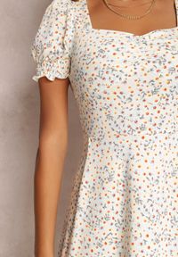 Renee - Kremowa Sukienka Amaell. Kolor: beżowy. Wzór: nadruk, kwiaty. Typ sukienki: dopasowane. Długość: mini #3