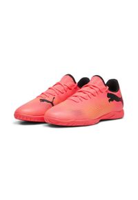 Puma - Buty piłkarskie FUTURE 7 PLAY IT PUMA Sunset Glow Black Sun Stream Pink Orange. Kolor: pomarańczowy, wielokolorowy, żółty, czarny. Sport: piłka nożna #1