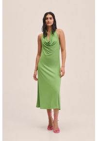 mango - Mango sukienka Acamar kolor zielony midi rozkloszowana. Typ kołnierza: dekolt halter. Kolor: zielony. Materiał: materiał. Typ sukienki: rozkloszowane. Długość: midi