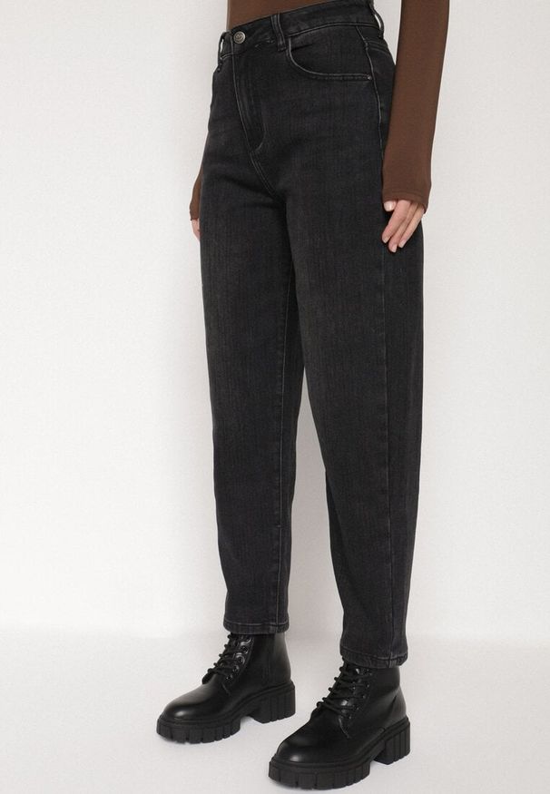 Born2be - Czarne Jeansy Mom Fit z Wysokim Stanem z Domieszką Wiskozy Aclonna. Okazja: na co dzień. Stan: podwyższony. Kolor: czarny. Styl: casual, elegancki