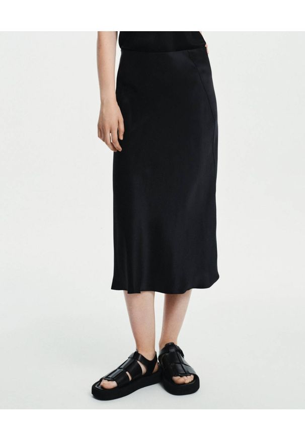 LOVLI SILK - Czarna midi spódnica z jedwabiu #NO.2. Stan: podwyższony. Kolor: czarny. Materiał: jedwab