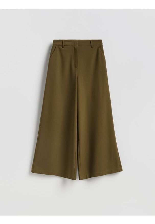 Reserved - Spodnie z szerokimi nogawkami - ciemnozielony. Kolor: zielony. Materiał: tkanina, wiskoza. Wzór: gładki