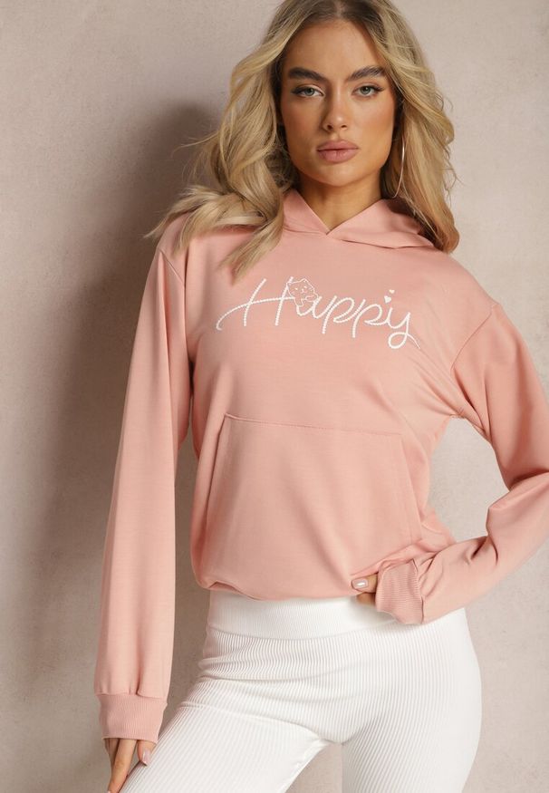 Renee - Różowa Bluza z Ozdobnym Napisem i Kapturem Arseia. Okazja: na co dzień. Typ kołnierza: kaptur. Kolor: różowy. Materiał: jeans. Wzór: napisy. Styl: casual