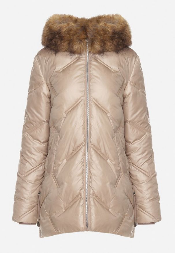 Born2be - Beżowa Pikowana Kurtka z Kapturem i Odpinanym Futerkiem Sagisia. Okazja: na co dzień. Typ kołnierza: kaptur. Kolor: beżowy. Materiał: futro. Długość rękawa: długi rękaw. Długość: długie. Styl: casual, elegancki