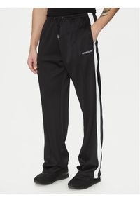 Guess Jeans Spodnie materiałowe 173615 Czarny Regular Fit. Kolor: czarny. Materiał: syntetyk