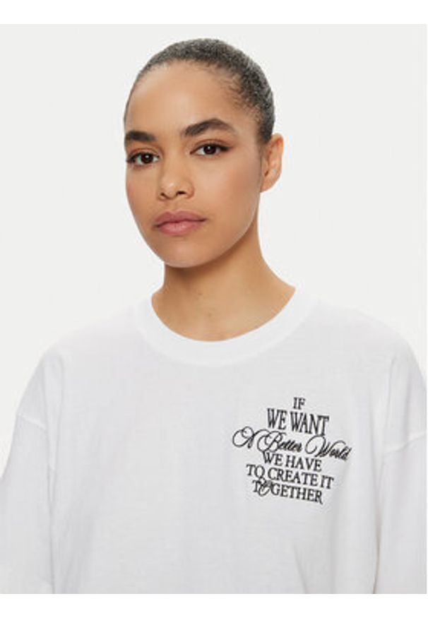 Champion T-Shirt 117473 Biały Loose Fit. Kolor: biały. Materiał: bawełna