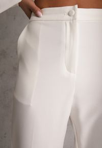 Renee - Białe Klasyczne Spodnie VICES Garniturowe High Waist Dimaia. Okazja: na co dzień, na spotkanie biznesowe, do pracy, na imprezę. Stan: podwyższony. Kolor: biały. Styl: klasyczny #4