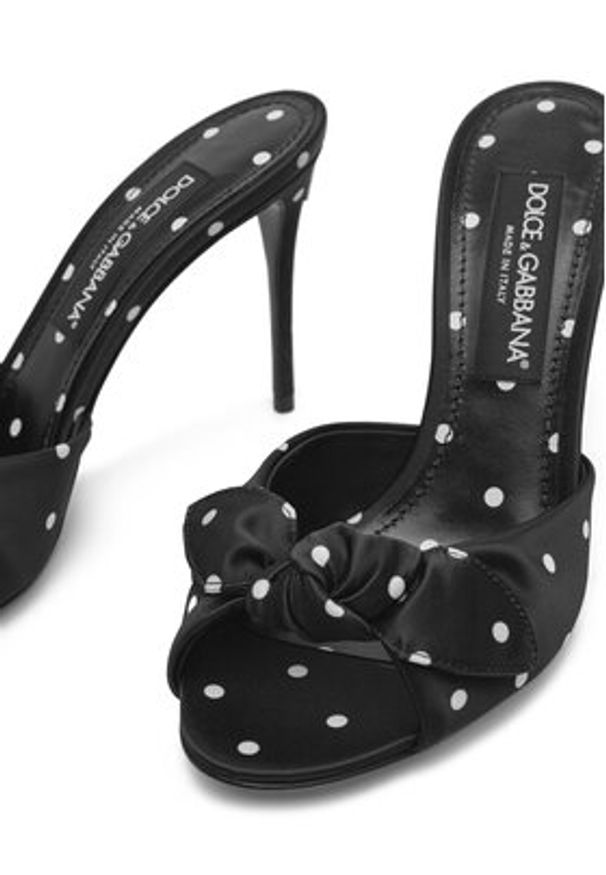 DOLCE & GABBANA - Dolce&Gabbana Klapki CR1750 AV885 Czarny. Kolor: czarny. Materiał: materiał