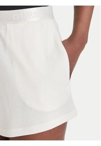 Guess Szorty sportowe O6GD02 KCQP2 Biały Relaxed Fit. Kolor: biały. Materiał: syntetyk #5