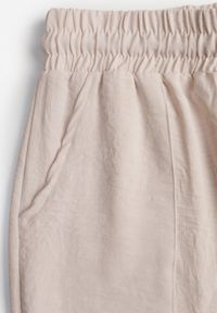 Born2be - Jasnobeżowe Spodnie z Wiskozą o Szerokim Kroju ze Ściągaczem w Talii Lavirre. Okazja: na co dzień. Kolor: beżowy. Materiał: wiskoza. Styl: casual, klasyczny, wizytowy #6