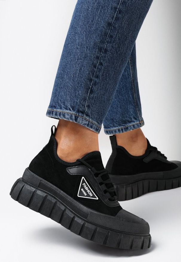 Born2be - Czarne Sneakersy Nena. Nosek buta: okrągły. Zapięcie: bez zapięcia. Kolor: czarny. Szerokość cholewki: normalna. Wzór: aplikacja, moro. Wysokość cholewki: przed kostkę. Materiał: guma, zamsz, materiał. Obcas: na platformie. Styl: militarny, rockowy