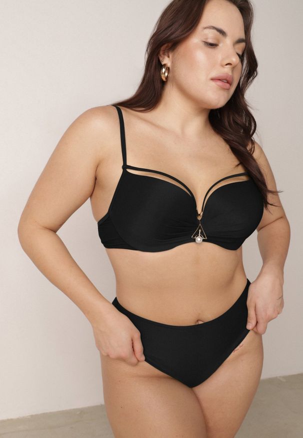 Born2be - Czarne Bikini Majtki Figi i Biustonosz z Paskami i Perłową Aplikacją Cahresha. Kolor: czarny. Wzór: aplikacja