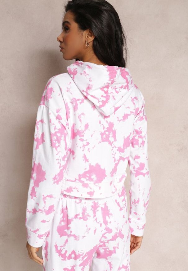 Renee - Różowa Bluza z Długimi Rękawami i Kapturem z Printem Tie-Dye Zorie. Kolor: różowy. Długość rękawa: długi rękaw. Długość: długie. Wzór: nadruk. Sezon: lato, wiosna