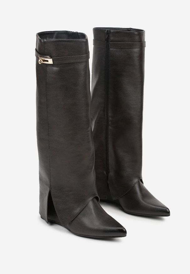 Born2be - Brązowe Kozaki na Koturnie z Wywiniętą Cholewką z Klamerką Arirass. Okazja: na co dzień, do pracy, na spotkanie biznesowe. Zapięcie: klamry. Kolor: brązowy. Materiał: jeans. Szerokość cholewki: normalna. Obcas: na koturnie. Styl: biznesowy, casual, elegancki