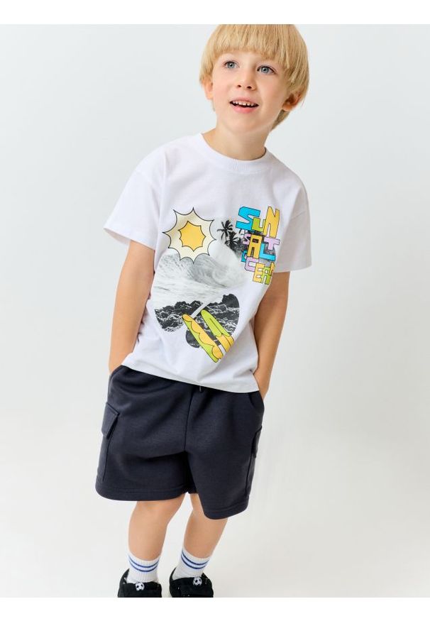 Sinsay - Szorty dresowe cargo z domieszką wiskozy - szary. Kolor: szary. Materiał: wiskoza, dresówka