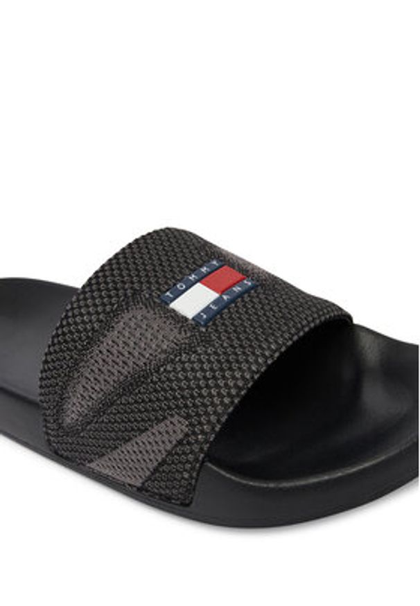 Tommy Jeans Klapki EM0EM01697 Czarny. Kolor: czarny. Materiał: materiał