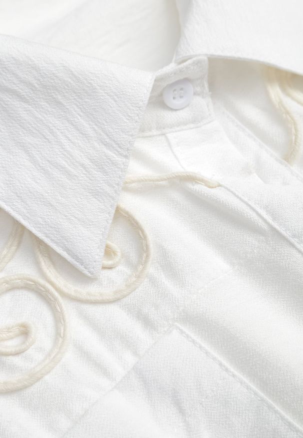 Renee - Biała Boho Koszula z Wiskozy Bez Rękawów ze Ściągaczem w Talii Assabel. Okazja: na co dzień. Kolor: biały. Materiał: wiskoza. Długość rękawa: bez rękawów. Wzór: haft. Sezon: lato. Styl: boho