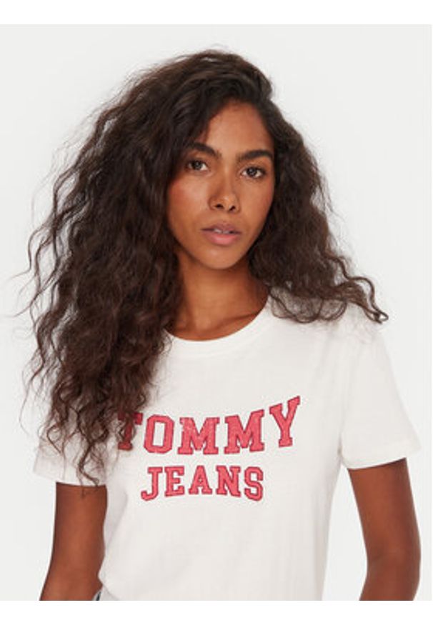 Tommy Jeans T-Shirt Varsity DW0DW21966 Biały Regular Fit. Kolor: biały. Materiał: bawełna