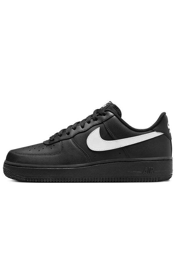 Buty Nike Air Force 1 '07 FZ0627-010 - czarne. Kolor: czarny. Materiał: skóra, syntetyk, guma. Szerokość cholewki: normalna. Sezon: lato. Model: Nike Air Force. Sport: koszykówka